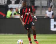 Willian Pacho en un partido con el Eintracht Frankfurt