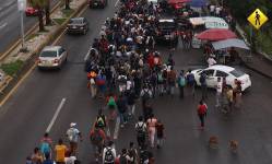 Fotografía de archivo de migrantes que caminan en caravana hacia la frontera con Estados Unidos en el municipio de Tapachula, estado de Chiapas (México).