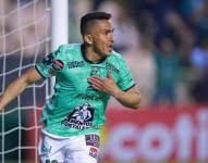 Ángel Mena celebra un gol el León de México