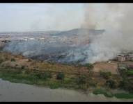 En una imagen aérea se observa la magnitud del incendio.