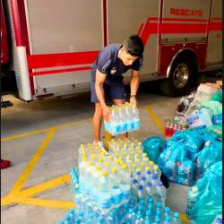 El Nacional donó víveres a los bomberos de Quito