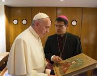 Foto del Papa Francisco junto al monseñor Luis Gerardo Cabrera en septiembre del 2015, cuando la autoridad de la Santa Sede nombró al ecuatoriano como arzobispo de Guayaquil.