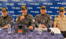 El comandante general de la Policía, Víctor Zárate, informa sobre los detenidos.