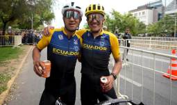 Jhonatan Narváez y Richard Carapaz, ciclistas ecuatorianos.