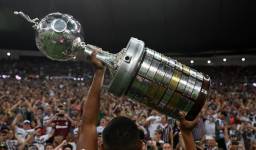 El trofeo de la Copa Libertadores.