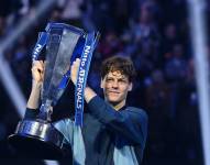 Jannik Sinner levanta el título de la ATP Finals de Turín, Italia.