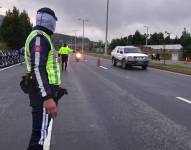 Imagen referencial de control de tránsito vehicular en Quito.