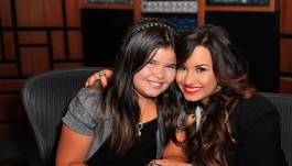 Fotografía de Demi Lovato y su hermana menor Madison De La Garza