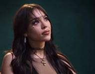 Danna Paola es una reconocida actriz y cantante mexicana que saltó a la fama internacional gracias a su participación distintas novelas. Su talento musical la ha llevado a lanzar varios álbumes exitosos y a colaborar con artistas de renombre, consolidándose como una de las figuras más importantes de la música pop en Latinoamérica.