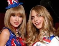 Fotografía de la actriz Cara Delevingne y Taylor Swift