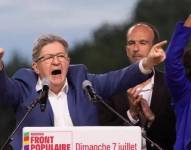 El líder izquierdista radical Jean-Luc Mélenchon proclama la victoria del Nuevo Frente Popular.