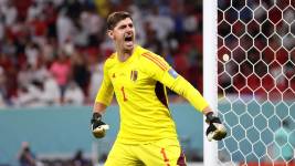 Courtois jugando para la selección de Bélgica.