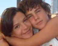 Imagen de archivo de Silvia Bronchalo y su hijo, Daniel Sancho, cuando era un adolescente.