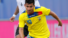 El exjugador de fútbol, Luis Saritama, en un partido con la selección de Ecuador