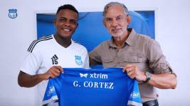 Gustavo Cortez en su presentación como jugador de Emelec