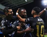 Jugadores de Independiente del Valle celebran su gol