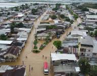 Además, el fuerte temporal ha dejado bajo el agua amplias zonas de cultivos, especialmente de cacao y arroz.