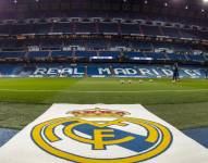 Imagen del escudo del Real Madrid en el estadio Santiago Bernabéu.