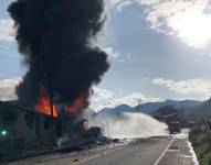 Incendio se generó por el impacto de un vehículo pesado contra una vivienda. Foto: ECU911