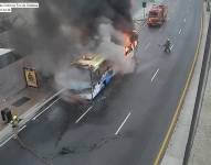 Un bus se incendió en el norte de Guayaquil.