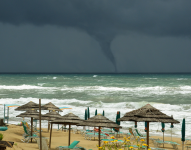 Foto referencial de una tromba marina