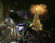 Imagen del encendido del árbol del Malecón 2000 de Guayaquil, en diciembre del 2023.