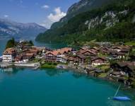 Municiones han sido vertidas bajo el lago de Brienz, en los Alpes suizos.