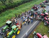 200 productores de maíz bloquearon la vía Buena Fe - Santo Domingo este jueves 26 de septiembre de 2024.