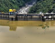 Fotografía de archivo de abril de 2024, del embalse e hidroeléctrica Paute, en Azuay.