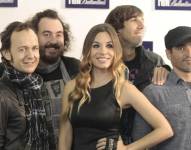 Leire Martínez junto a sus compañeros de la banda La Oreja de Van Gogh.