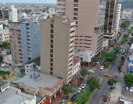 Imagen de dron del edificio Fantasía, ubicado en la avenida 9 de Octubre, entre Esmerladsa y José Mascote.