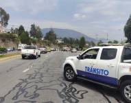 Personal de tránsito cerró dos carriles en la avenida Simón Bolívar.