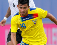 El exjugador de fútbol, Luis Saritama, en un partido con la selección de Ecuador