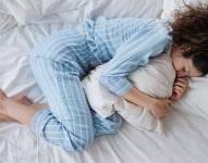 La parálisis del sueño sucede cuando parte del cerebro se despierta mientras el cuerpo permanece temporalmente paralizado.