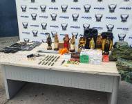 Las autoridades hallaron imágenes de la santa muerte durante allanamientos en Socio Vivienda, en el noroeste de Guayaquil.