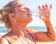 Beber agua es esencial para el ser humano, pero el agua del mar no nos sirve.