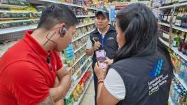 Personal de la Arcsa ejecutó operativos en supermercados y tiendas del país.