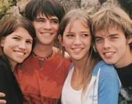 Erreway fue una banda de pop rock argentina que surgió de la exitosa telenovela juvenil Rebelde Way, conquistando a millones de adolescentes con sus canciones pegadizas y sus interpretaciones en la serie.