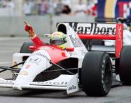 Brazilian F1 driver and current world champion Ayrton Senna waves to the crowd on March 10, 1991 after winning the 1991 edition of the US Grand Prix in Phoenix. - Alain Prost of France finished second and Nelson Piquet of Brazil third.