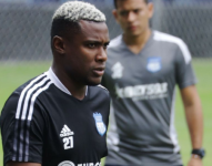 El exfutbolista Marcos Caicedo en un entrenamiento con Emelec