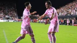 Lionel Messi celebra un gol con Leonardo Campana en el Inter Miami