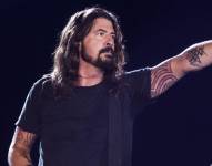 Dave Grohl es un músico estadounidense reconocido por ser el baterista de la icónica banda de grunge Nirvana y el líder de la banda de rock Foo Fighters.