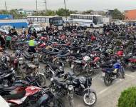 200 motos retenidas en el parqueadero de la Unidad de Vigilancia Comunitaria (UVC) de Durán, la mañana de este 13 de noviembre.