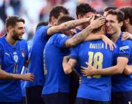 Los jugadores de la Selección de Italia celebra un gol