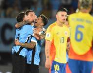 Jugadores de Uruguay celebrando el triunfo por 3-2.