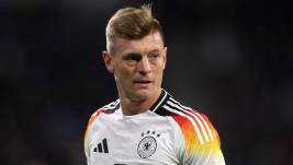 Toni Kroos en un partido con la selección de Alemania