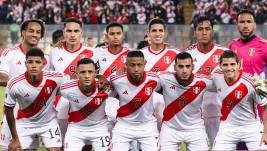 Jugadores de Perú esperando el milagro en Buenos Aires.