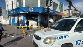 Los antisociales impactaron las puertas con una camioneta para ingresar.