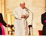 El Papa Francisco dando un discurso