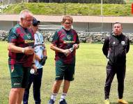 Archivo Ever Hugo Almeida dirigiendo entrenamiento del club.